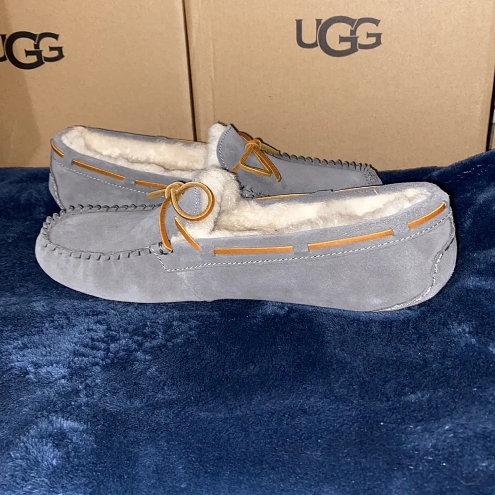 UGG DAKOTA - Picture 1 of 7